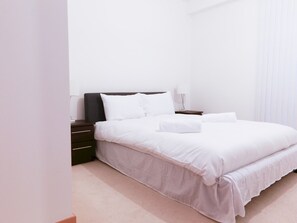 Apartment (1 Bedroom) | 1 bedroom, desk, iron/ironing board, WiFi