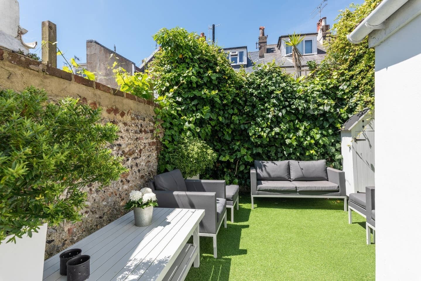 House (3 Bedrooms) | Balcony