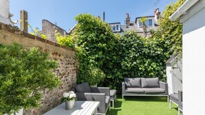 House (3 Bedrooms) | Balcony - Central Town House With Garden 2 Mins From Beach! (Brighton)