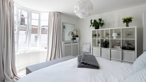 House (3 Bedrooms) - Central Town House With Garden 2 Mins From Beach! (Brighton)