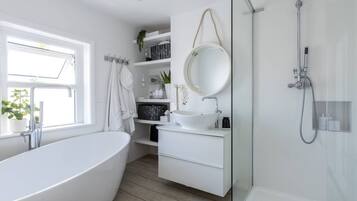 House (3 Bedrooms) | Bathroom | Hair dryer, towels