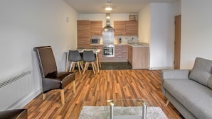 Apartment (2 Bedrooms) | Living room - Stunning 2BR Apt West Didsbury South Manchester! (Manchester)