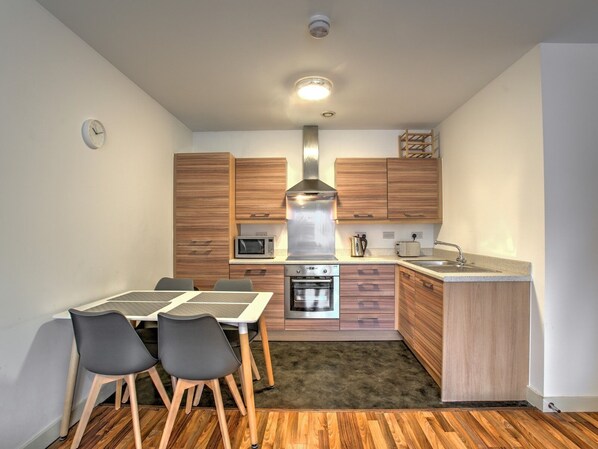 Appartement (2 Bedrooms) | Cuisine privée | Réfrig érateur, micro-ondes, four, lave-vaisselle