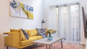 House (2 Bedrooms) | Living room | 40-inch TV with satellite channels - Stunning 2BR New Build in Heart of Stoke Newington (London)