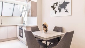 House (2 Bedrooms) | Private kitchen | Fridge, oven, freezer - Stunning 2BR New Build in Heart of Stoke Newington (London)