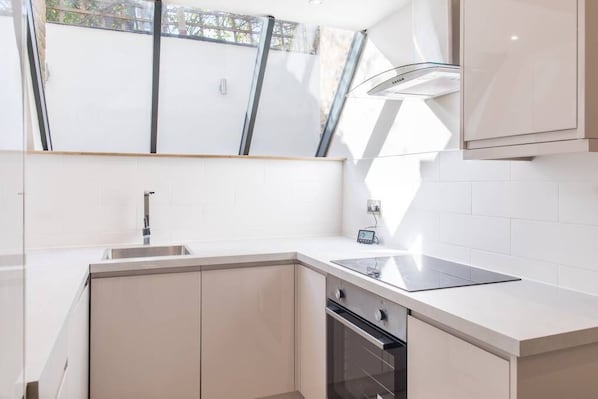 Hus (2 Bedrooms) | Eget kjøkken | Kjøleskap, ovn og fryser