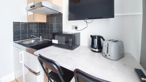 Apartment (0 Bedroom) | Private kitchen