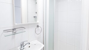 Apartment (0 Bedroom) | Bathroom