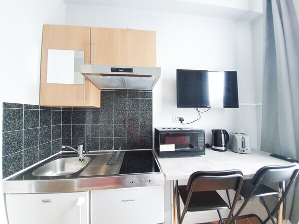 Apartment (0 Bedroom) | Private kitchen