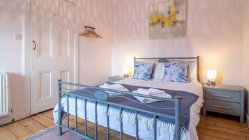 Apartment (1 Bedroom) | 1 bedroom, laptop workspace, iron/ironing board, bed sheets