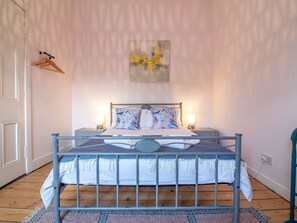 Apartment (1 Bedroom) | 1 bedroom, laptop workspace, iron/ironing board, bed sheets