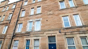 Exterior - Modern 1BR Apartment With Great Access to Centre (Edinburgh)
