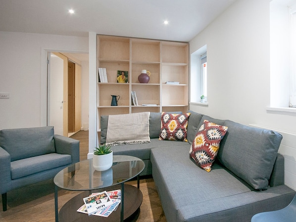Apartment (2 Bedrooms) | Living room