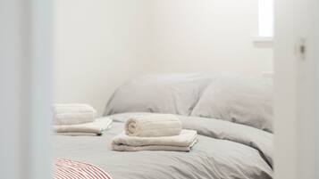 Apartment (2 Bedrooms) | 2 bedrooms, iron/ironing board, bed sheets