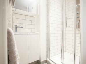 Apartment (2 Bedrooms) | Bathroom