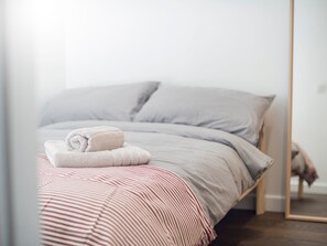 Apartamento (2 Bedrooms) | 2 quartos, ferros/tábuas de passar roupa, roupa de cama