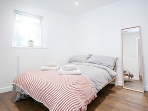 Room - 2 bed Modern Apart W/parking in Trendy Pontcanna (Cardiff)