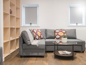 Living room - 2 bed Modern Apart W/parking in Trendy Pontcanna (Cardiff)