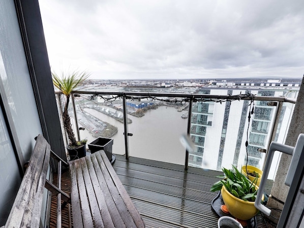 Apartment (0 Bedroom) | Balcony