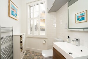 Bathroom - Modern & Stylish Garden Home in Islington (London)