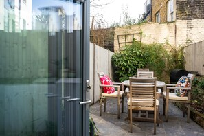 House (1 Bedroom) | Terrace/patio - Modern & Stylish Garden Home in Islington (London)