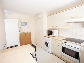 Full-sized fridge, cookware/dishes/utensils