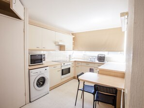 Apartment (2 Bedrooms) | Private kitchen