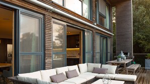 Bowmore Lodge | Terrace/patio