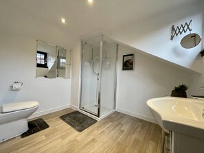 House | Bathroom | Free toiletries, hair dryer, towels - Ben Bheula (Arrochar)