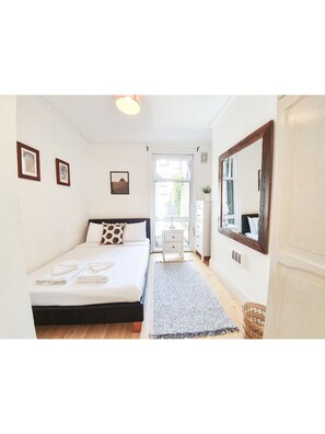 1 bedroom, desk, iron/ironing board, bed sheets - Lovely Flat in Residential Road in West Hampstead (London)