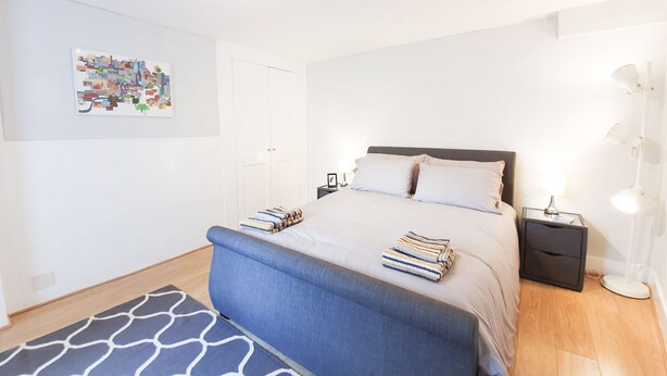 Apartamento (1 Bedroom) | 1 quarto, ferros/tábuas de passar roupa, roupa de cama