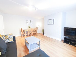 公寓 (1 Bedroom) | 客廳 | 49 吋智能電視連衛星電視頻道、電視、Netflix