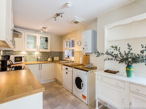 Apartment (3 Bedrooms) | Eigene Küche | Ofen, Geschirrspüler, Kochgeschirr/Geschirr/Besteck