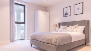2 chambres, espace de travail pour ordinateur portable