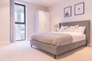 2 bedrooms, laptop workspace, iron/ironing board, bed sheets