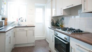 Unclassified image, 2 of 11, button - Spacious Apartment Close to City Centre & Stadiums (Cardiff)