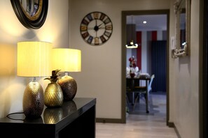 Apartment (2 Bedrooms) | Living room | 40-inch flat-screen TV with digital channels, Smart TV, Netflix - Striking Boutique Style 2 BDR in Vibrant Kemp Town (Brighton)