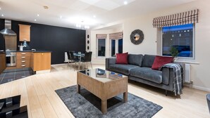 Apartment (2 Bedrooms) | Living room - Modern Smart Open Plan Living With Free Parking (York)