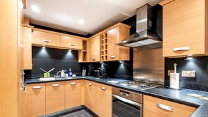 Apartment (2 Bedrooms) | Private kitchen - Modern Smart Open Plan Living With Free Parking (York)