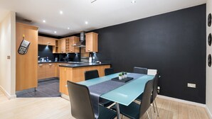 Apartment (2 Bedrooms) | Private kitchen - Modern Smart Open Plan Living With Free Parking (York)