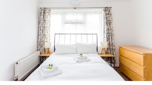3 chambres, fer et planche à repasser, Wi-Fi, draps fournis