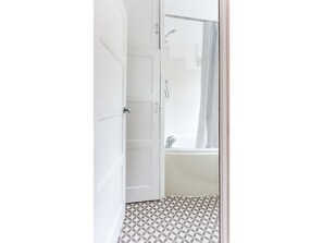 3 dormitorios, tabla de planchar con plancha, wifi y ropa de cama