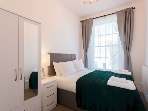 Spacious and Bright Maisonette in Central London