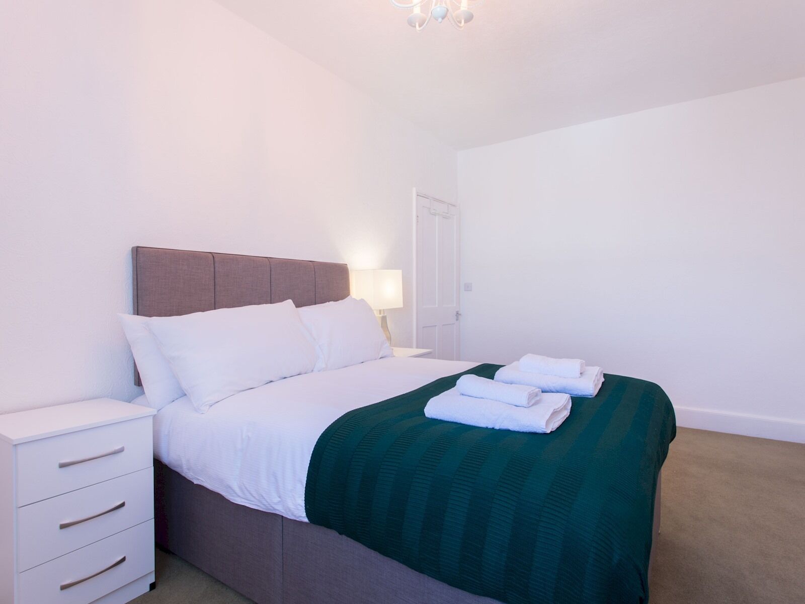 House (5 Bedrooms) | 5 bedrooms, individually decorated, individually furnished