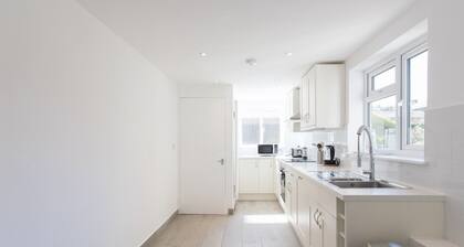 Spacious and Bright Maisonette in Central London