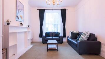 House (5 Bedrooms) | Living room | 40-inch TV with digital channels