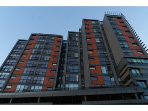 Exterior - Riverside Simplicity: Great Views/secure Parking! (Glasgow)