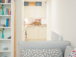 Apartment (0 Bedroom) | Private kitchen