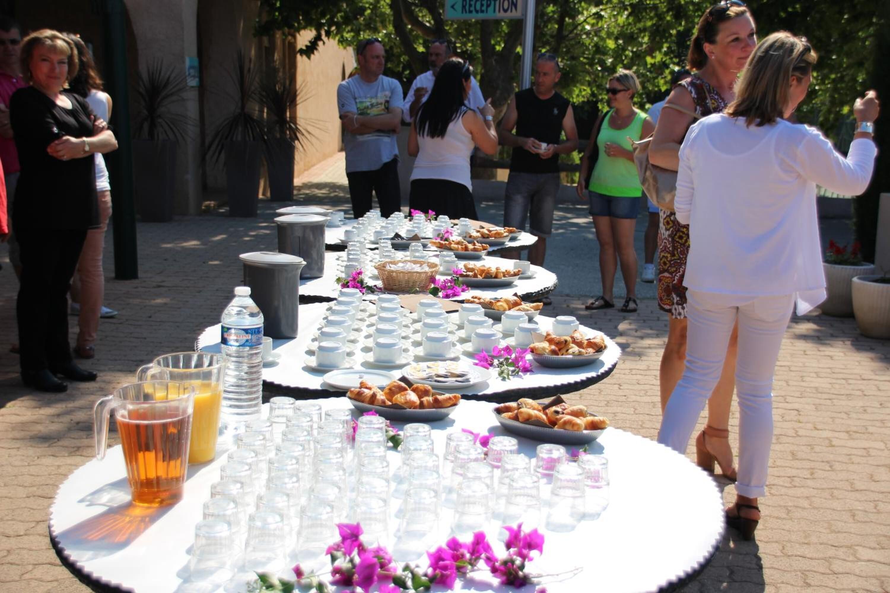 Breakfast, lunch and brunch served