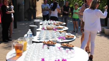 Breakfast, lunch and brunch served